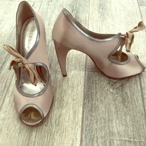 Two-tone grey, satin BCBGirls pumps